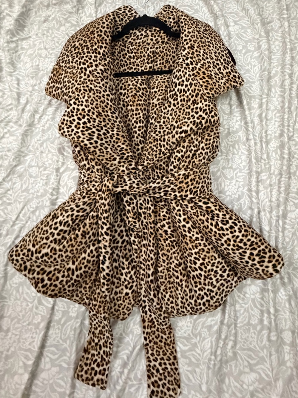 Norma Kamali Leopard Print Belted Sleeveless Puffer Vest - Picture 7 of 7